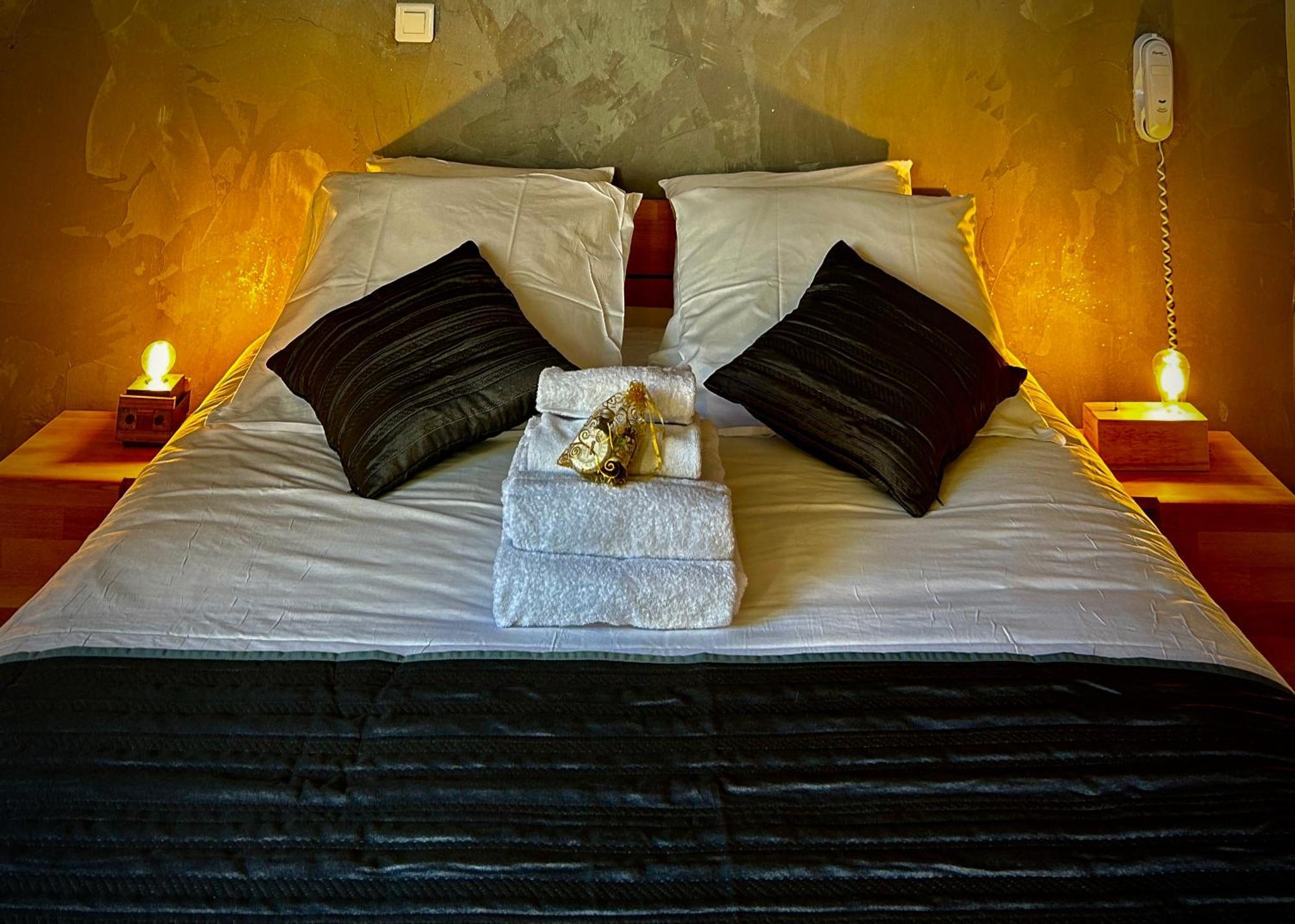 Logis Le Relais De La Voie Sacree Hotel Issoncourt Ngoại thất bức ảnh