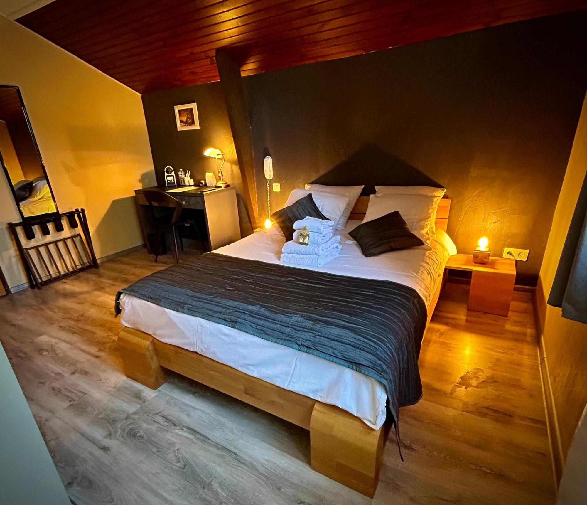 Logis Le Relais De La Voie Sacree Hotel Issoncourt Ngoại thất bức ảnh