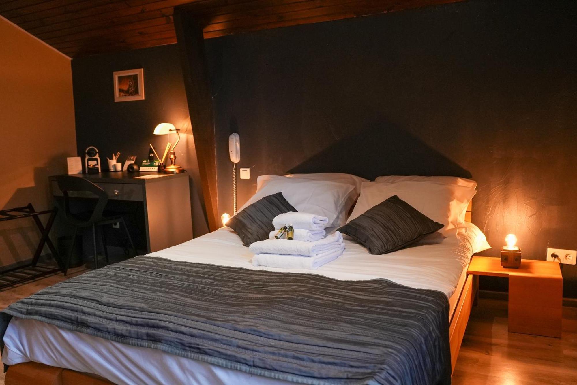 Logis Le Relais De La Voie Sacree Hotel Issoncourt Ngoại thất bức ảnh
