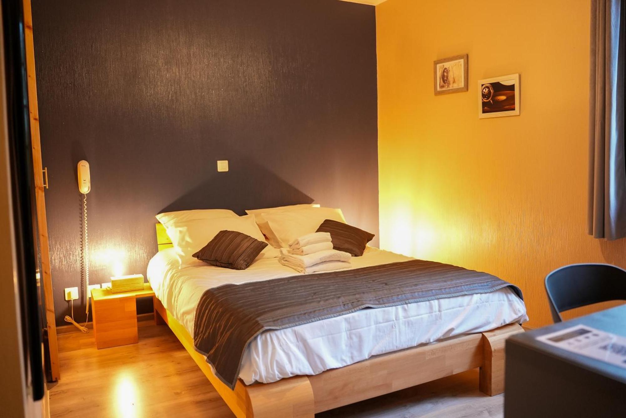 Logis Le Relais De La Voie Sacree Hotel Issoncourt Ngoại thất bức ảnh